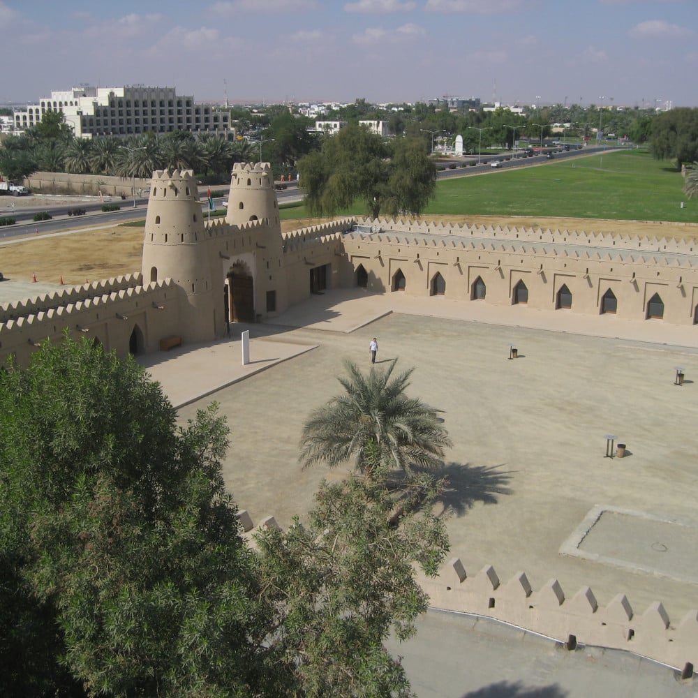 Auftrag zum Umbau des Forts mit örtlichem Material und CLAYTEC Lehmbaustoffen von der Abu Dhabi Authority for Culture and Heritage(ADACH)