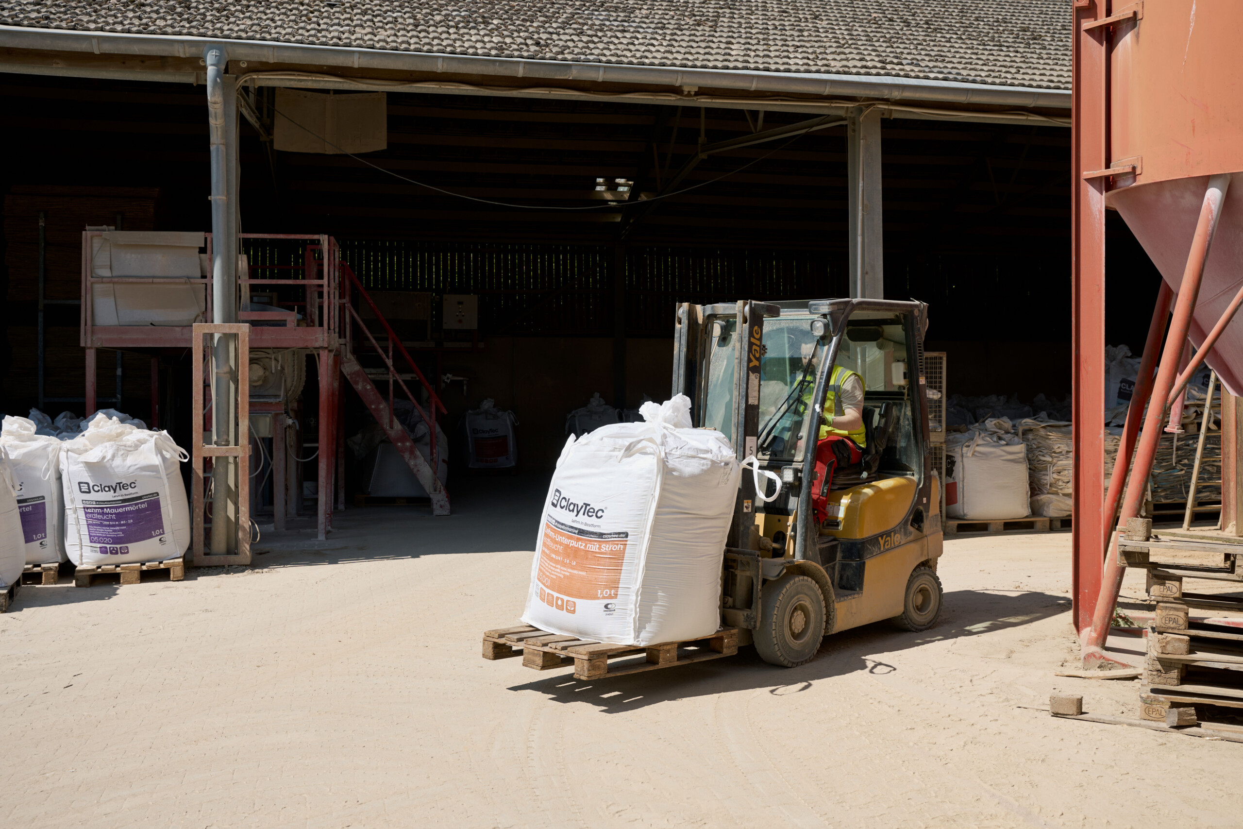 Gabelstabler in Lehmproduktion Lager